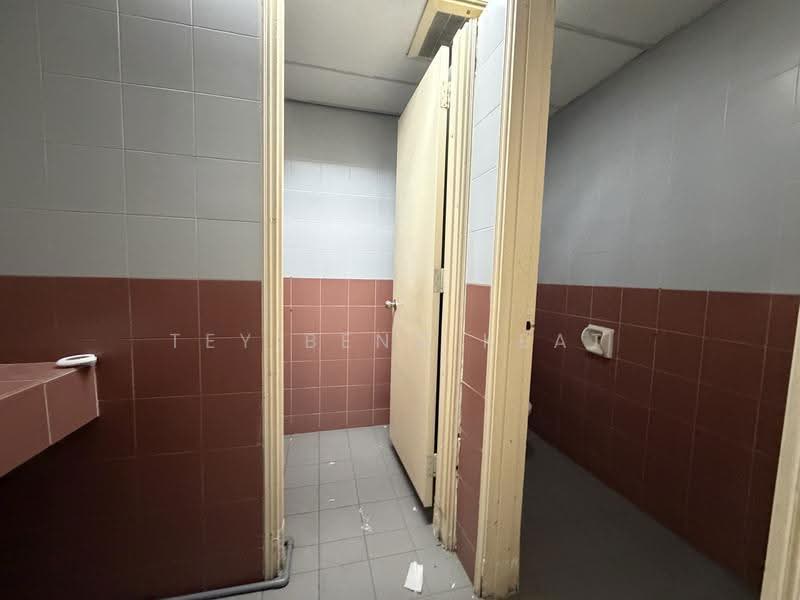 Shop / Office untuk Disewa di KL City Centre (Kuala Lumpur) - Tey Beng Keat - Bathroom - PropertyGuru.com.my