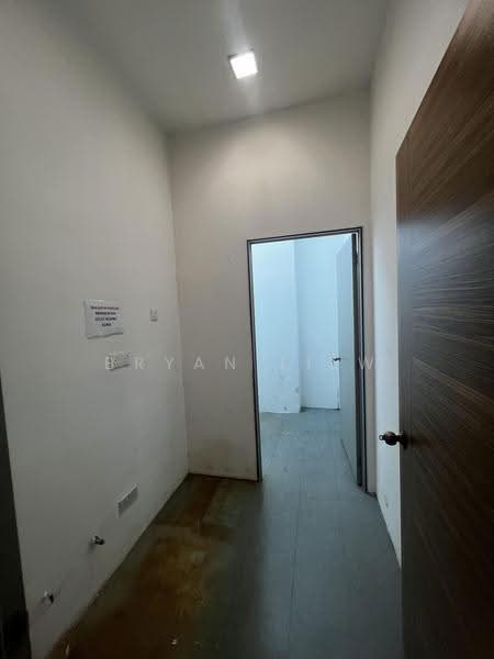 Retail Office for Rent in Jalan Klang Lama (Old Klang Road) (Kuala Lumpur) - Bryan Liew - Corridor - PropertyGuru.com.my
