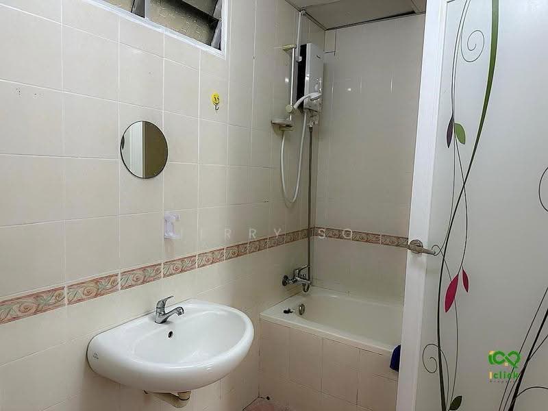 Kondominium untuk Dijual di Putra Place Condominium - Jerry So - Bathroom - PropertyGuru.com.my