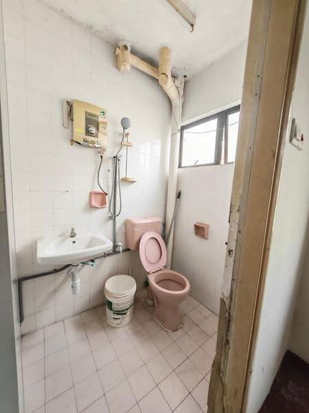 Pangsapuri untuk Dijual di Hilir Kota 1 - Wesley Tan - Bathroom - PropertyGuru.com.my