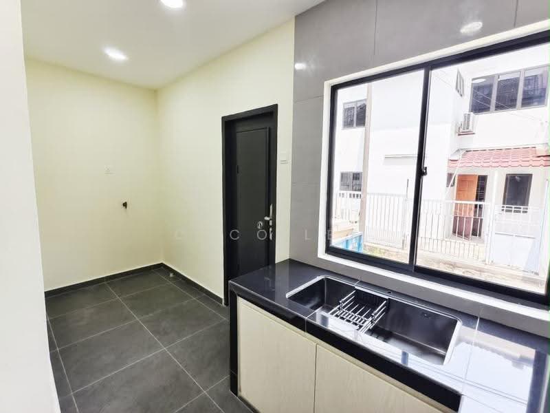 2-storey Terraced House for Sale in Skudai (Johor) - Coco Lee - Kitchen - PropertyGuru.com.my