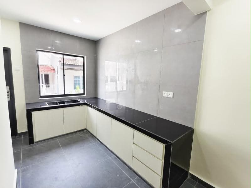 2-storey Terraced House for Sale in Skudai (Johor) - Coco Lee - Kitchen - PropertyGuru.com.my