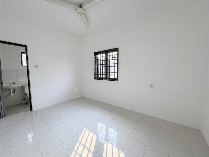 Rumah Teres 2-Tingkat untuk Dijual di Menglembu (Perak) - PENNY CHEN - Bedroom - PropertyGuru.com.my