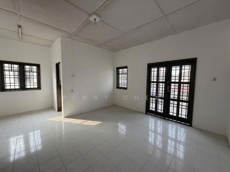 Rumah Teres 2-Tingkat untuk Dijual di Menglembu (Perak) - PENNY CHEN - Master Bedroom - PropertyGuru.com.my