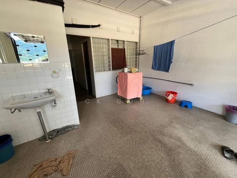 Semi-Detached House for Rent in Ayer Itam (Penang) - CK Goh - Bathroom - PropertyGuru.com.my