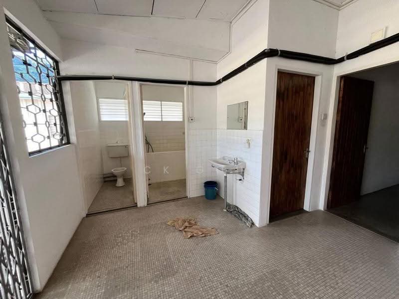 Semi-Detached House for Rent in Ayer Itam (Penang) - CK Goh - Bathroom - PropertyGuru.com.my