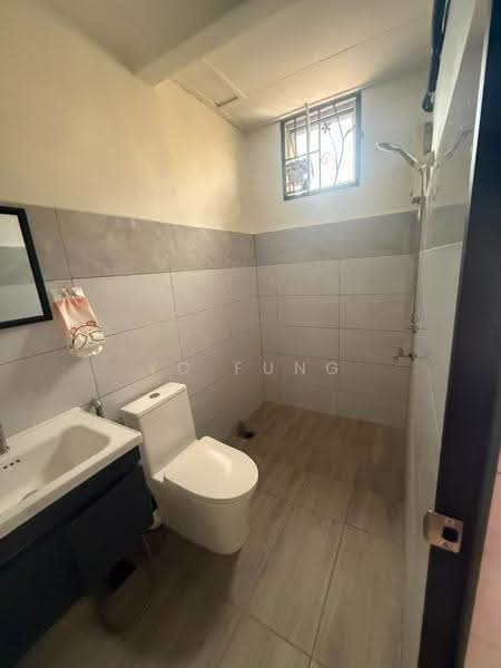 Kondominium untuk Dijual di Datin Halimah Condominium - YC Fung - Bathroom - PropertyGuru.com.my
