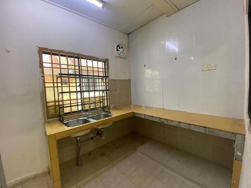 1.5-storey Terraced House for Rent in Bandar Seri Alam (Masai) - Roy Yap - Kitchen - PropertyGuru.com.my