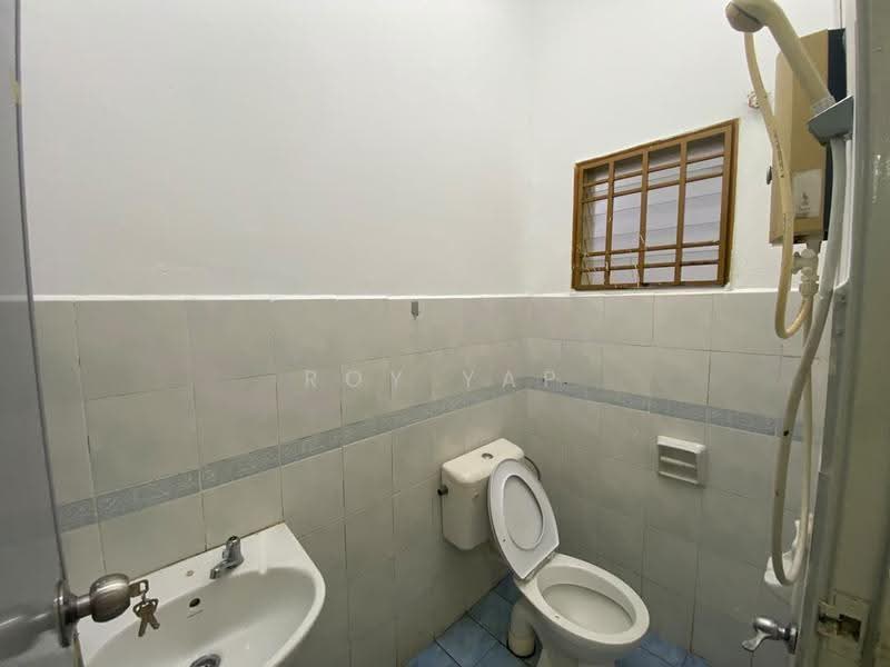 1.5-storey Terraced House for Rent in Bandar Seri Alam (Masai) - Roy Yap - Bathroom - PropertyGuru.com.my