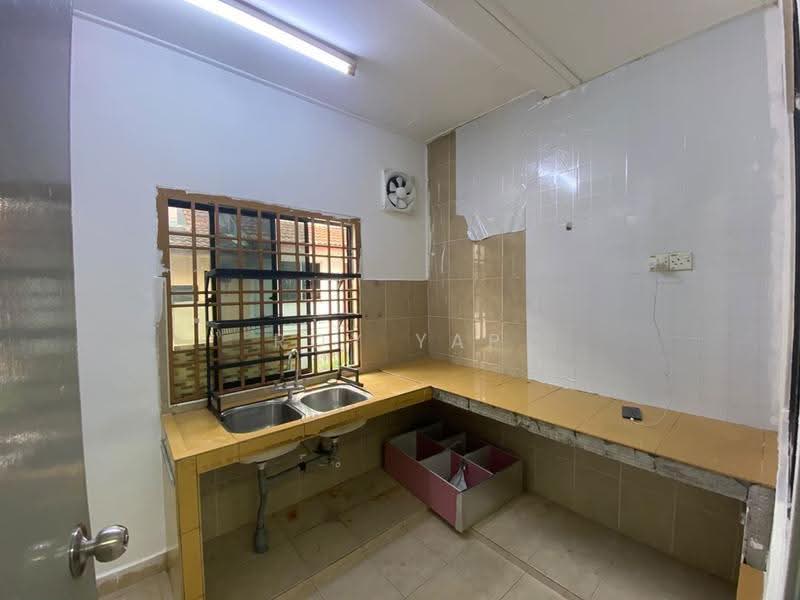 1.5-storey Terraced House for Rent in Bandar Seri Alam (Masai) - Roy Yap - Kitchen - PropertyGuru.com.my