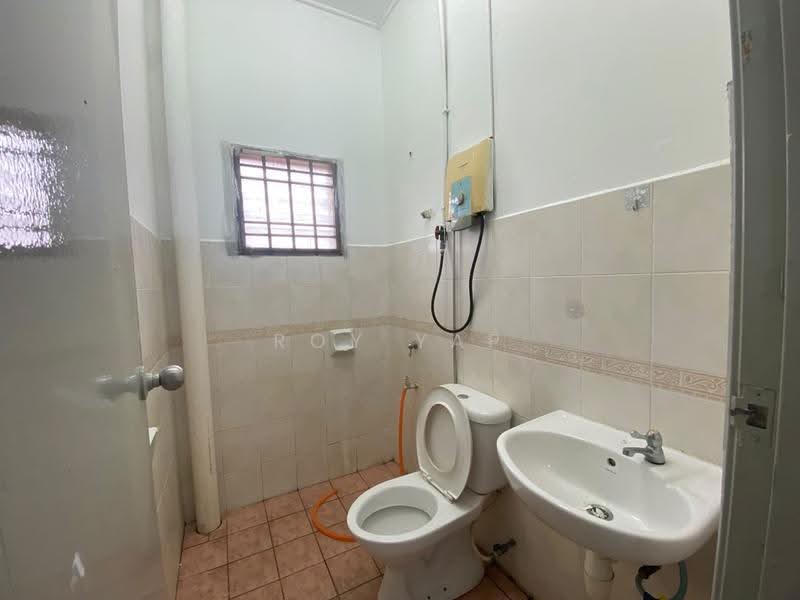1.5-storey Terraced House for Rent in Bandar Seri Alam (Masai) - Roy Yap - Bathroom - PropertyGuru.com.my