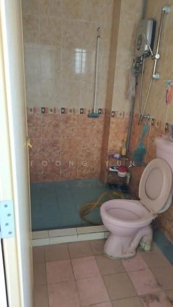 Rumah Bandar untuk Dijual di Bukit Rawang Putra (Rawang) - Foong Yun - Bathroom - PropertyGuru.com.my