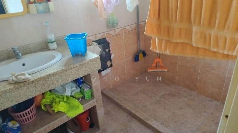 Rumah Bandar untuk Dijual di Bukit Rawang Putra (Rawang) - Foong Yun - Bathroom - PropertyGuru.com.my