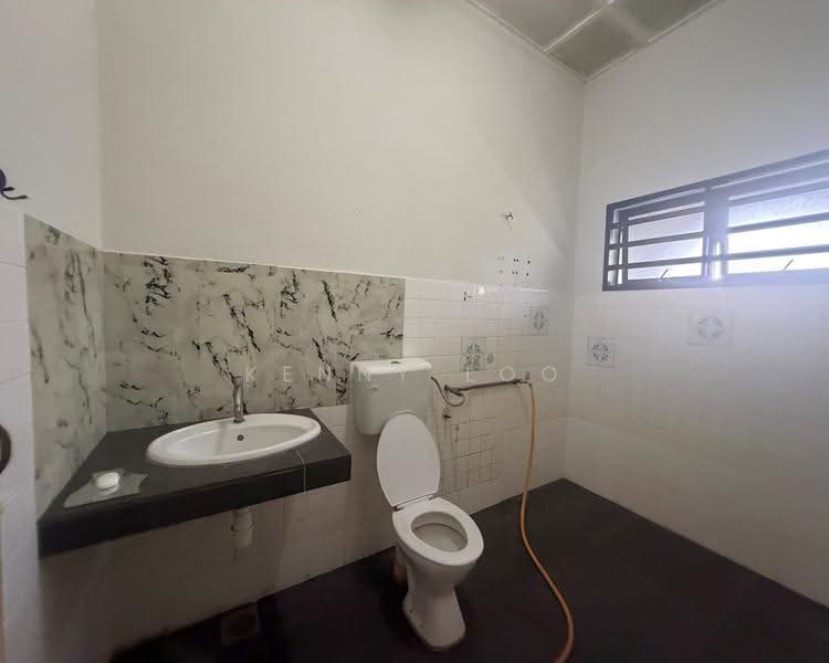 Semi-Detached House for Sale in Kuantan (Pahang) - Kenny Loo - Bathroom - PropertyGuru.com.my