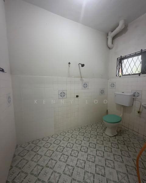 Semi-Detached House for Sale in Kuantan (Pahang) - Kenny Loo - Bathroom - PropertyGuru.com.my