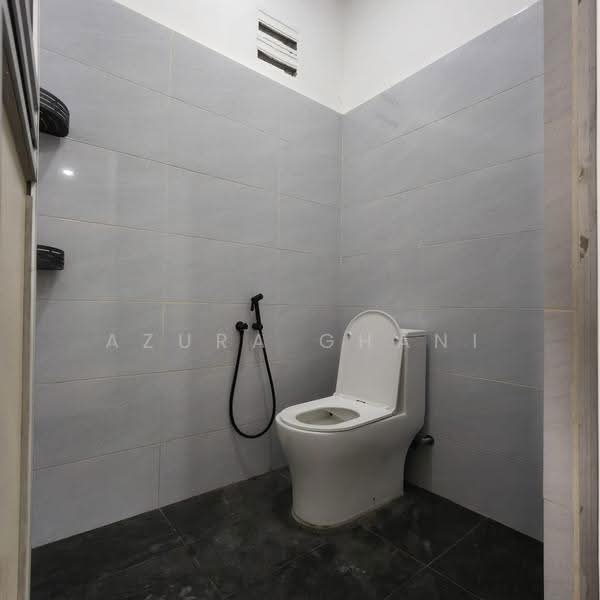 Semi-Detached House for Sale in Lunas (Kedah) - Azura Ghani - Bathroom - PropertyGuru.com.my