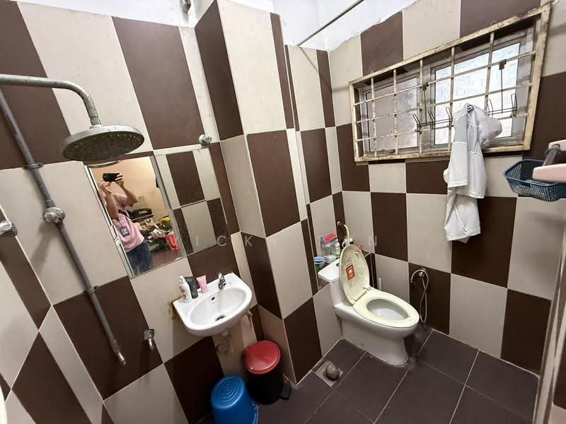 2-storey Terraced House for Sale in BANDAR BARU SELAYANG (Batu Caves) - Vicky Tan - Bathroom - PropertyGuru.com.my