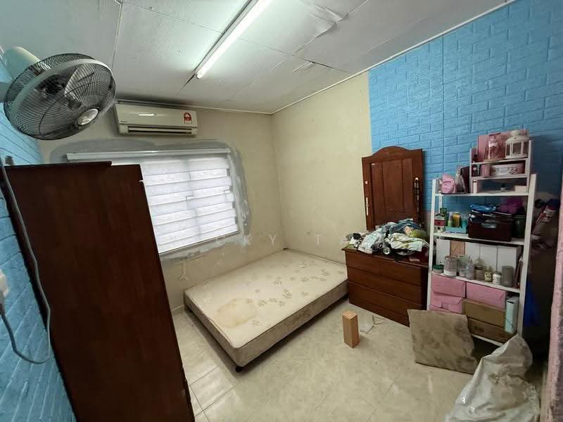 2-storey Terraced House for Sale in BANDAR BARU SELAYANG (Batu Caves) - Vicky Tan - Bedroom - PropertyGuru.com.my