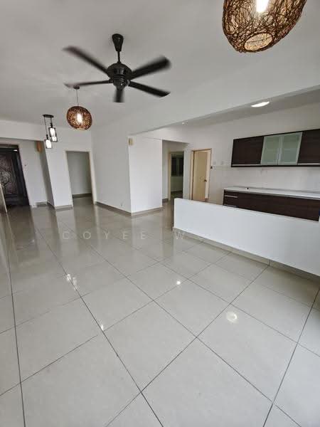 Kondominium untuk Dijual di First Residence (Residensi Unggul) - Coyee Wong - Living Room - PropertyGuru.com.my
