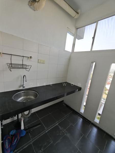 Kondominium untuk Dijual di First Residence (Residensi Unggul) - Coyee Wong - Kitchen - PropertyGuru.com.my