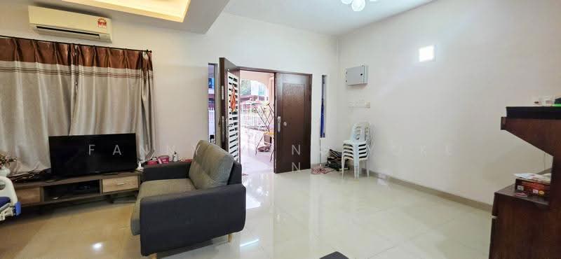 2-storey Terraced House for Sale in Kampung Raja Uda (Port Klang (Pelabuhan Klang)) - Fanny Yong Yoke Fen - Living Room - PropertyGuru.com.my