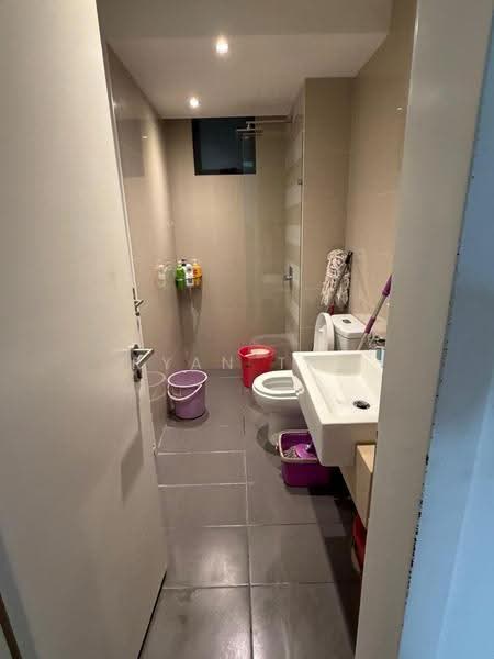 Service Residence for Sale at United Point (Residensi Berpadu) - Ryan Tan - Bathroom - PropertyGuru.com.my
