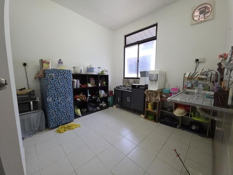 Rumah Bandar untuk Dijual di Taman Scientex Senai (Senai) - Amir Faris Rusli - Kitchen - PropertyGuru.com.my