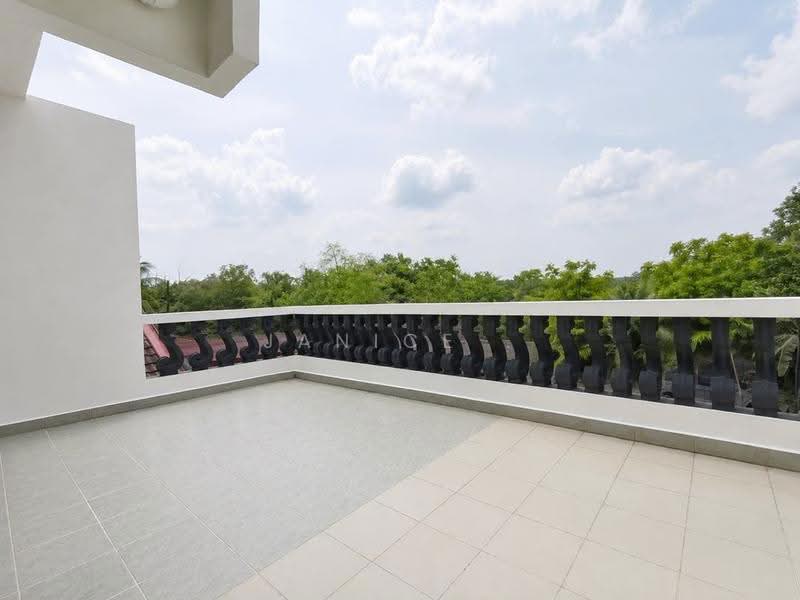 Rumah Teres 2-Tingkat untuk Dijual di Taman Ungku Tun Aminah (Skudai) - Janice . - Balcony - PropertyGuru.com.my