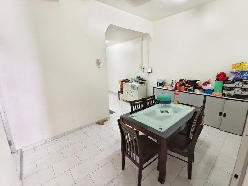 Rumah Teres 2-Tingkat untuk Dijual di Taman Ungku Tun Aminah (Skudai) - Janice . - Dining Room - PropertyGuru.com.my