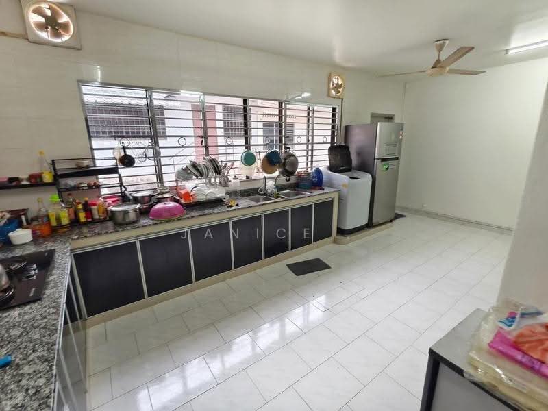 Rumah Teres 2-Tingkat untuk Dijual di Taman Ungku Tun Aminah (Skudai) - Janice . - Kitchen - PropertyGuru.com.my