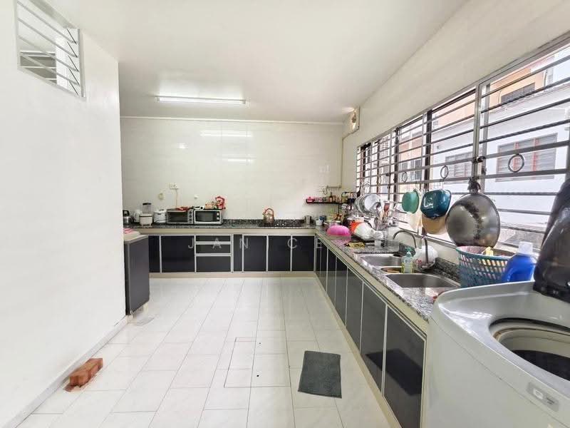 Rumah Teres 2-Tingkat untuk Dijual di Taman Ungku Tun Aminah (Skudai) - Janice . - Kitchen - PropertyGuru.com.my