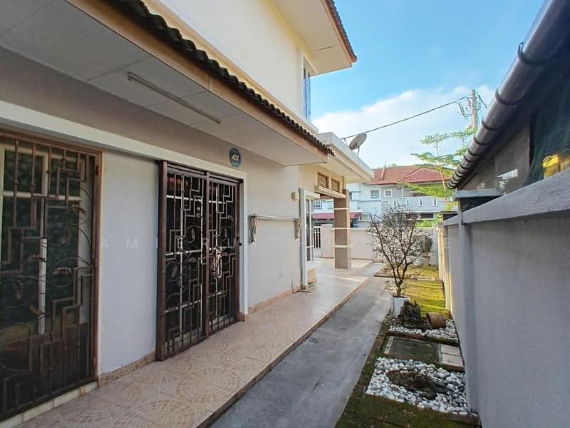 Rumah Kluster untuk Dijual di Bukit Mahkota (Bangi) - Amierul Hafizie - Exterior - PropertyGuru.com.my
