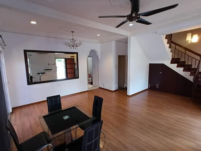 Rumah Kluster untuk Dijual di Bukit Mahkota (Bangi) - Amierul Hafizie - Living Room - PropertyGuru.com.my