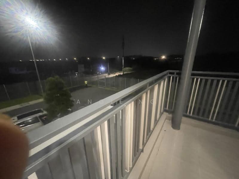 Cluster House for Rent in Sungai Buloh (Selangor) - Angie Ng - Balcony - PropertyGuru.com.my