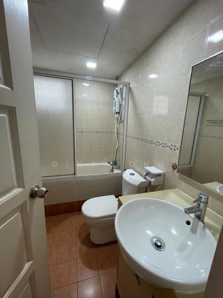 Kondominium untuk Disewa di Gurney Park Condominium - Gina Yong - Bathroom - PropertyGuru.com.my