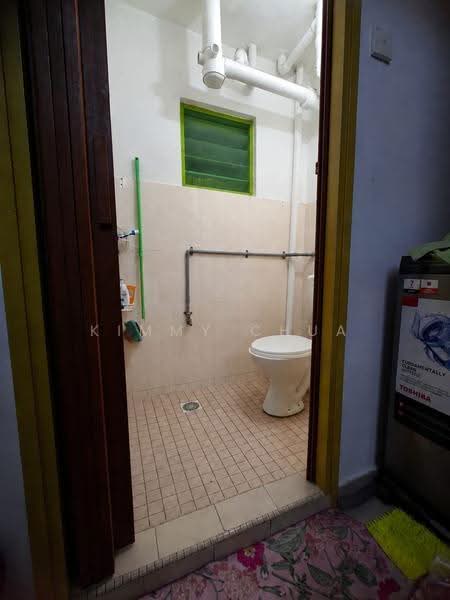 Flat for Sale at Seksyen 2 Wangsa Maju Flat - Kimmy Chua - Bathroom - PropertyGuru.com.my