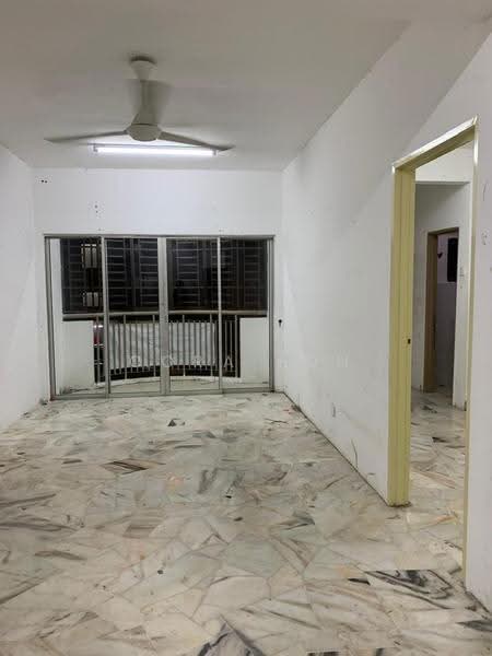 Pangsapuri untuk Dijual di Taman Desa Kempas - Cora Loh - Living Room - PropertyGuru.com.my