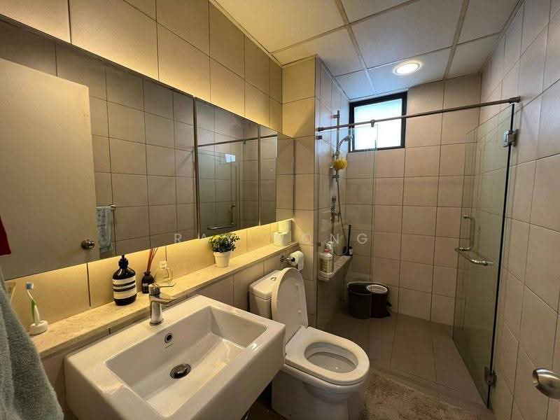 Kondominium untuk Dijual di The WaterEdge (Pinggiran Air) - Ray Wong - Bathroom - PropertyGuru.com.my