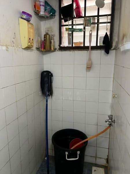 Flat for Sale at Flat Tasek 64 - Shi May Yeong - Bathroom - PropertyGuru.com.my