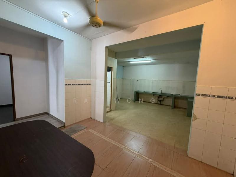 Semi-Detached House for Sale in Taman Megah Ria (Masai) - Ray Wong - Kitchen - PropertyGuru.com.my