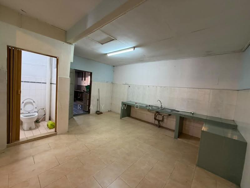 Semi-Detached House for Sale in Taman Megah Ria (Masai) - Ray Wong - Bathroom - PropertyGuru.com.my