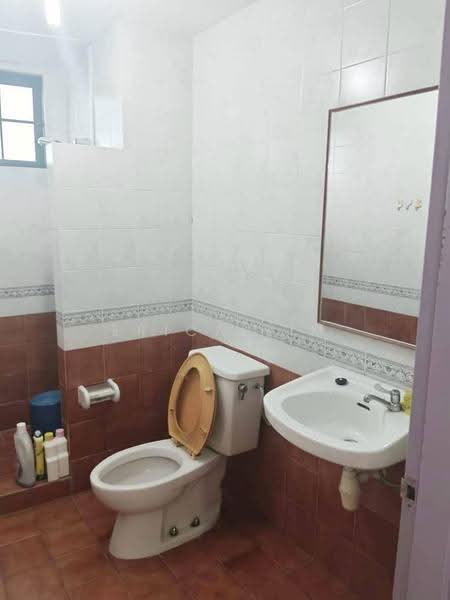 Pangsapuri untuk Dijual di Aster Court - Erica Lim - Bathroom - PropertyGuru.com.my