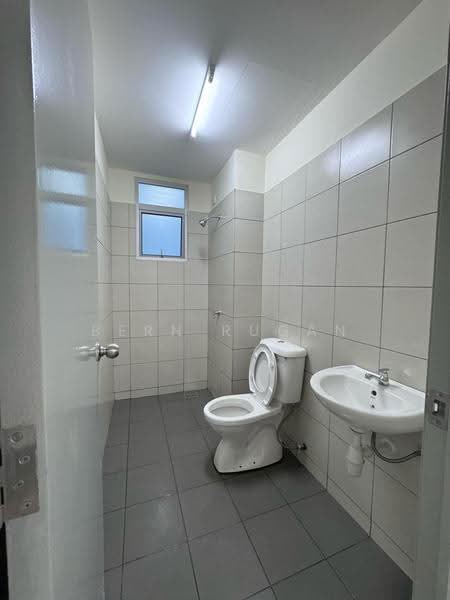 Kediaman Servis untuk Disewa di Residensi Nexus Kajang (PR1MA Kajang) - Bern Rugan - Bathroom - PropertyGuru.com.my