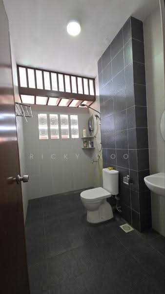 Rumah Kluster untuk Dijual di Taman Sutera Utama (Skudai) - Ricky Woo - Bathroom - PropertyGuru.com.my