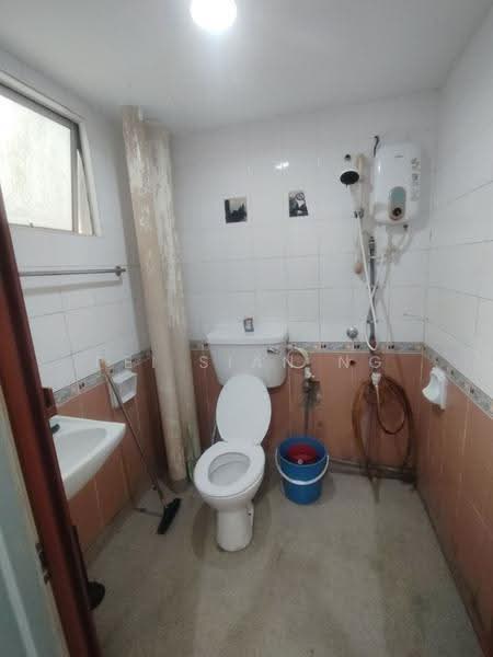 Apartment for Sale at Putri Ria Apartment - PEI SIAN NG - Bathroom - PropertyGuru.com.my