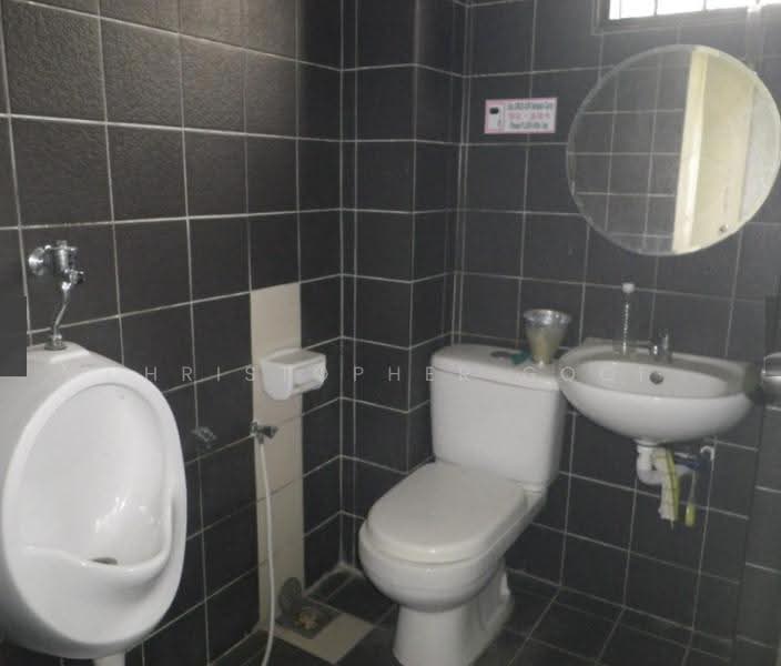 Kilang Berkembar untuk Disewa di Taman Industri Pusat Bandar Puchong (Puchong) - Christopher Gooi - Bathroom - PropertyGuru.com.my