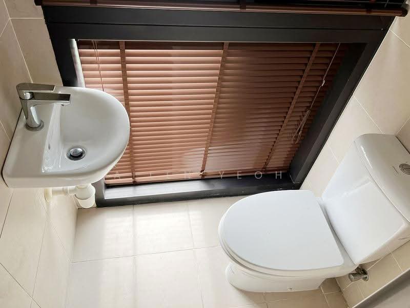 Kondominium untuk Dijual di Shorefront Residences - Allen Yeoh - Bathroom - PropertyGuru.com.my