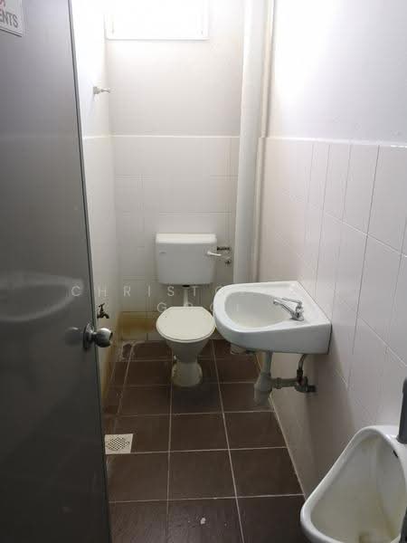 Semi-D Factory for Sale in Puchong (Selangor) - Christopher Gooi - Bathroom - PropertyGuru.com.my