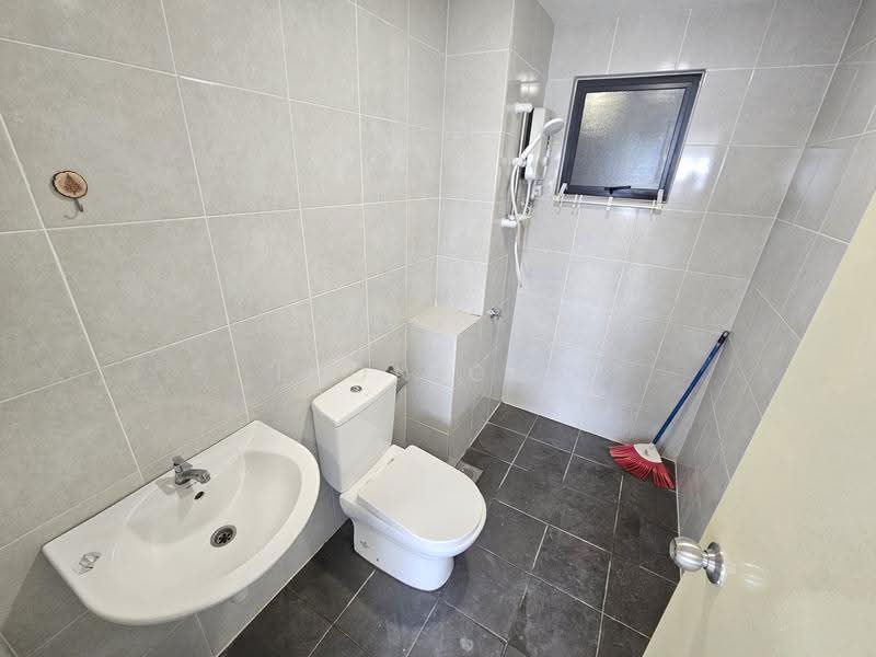 Kediaman Servis untuk Disewa di Duduk Se.Ruang @ Eco Sanctuary - Leon Goh - Bathroom - PropertyGuru.com.my