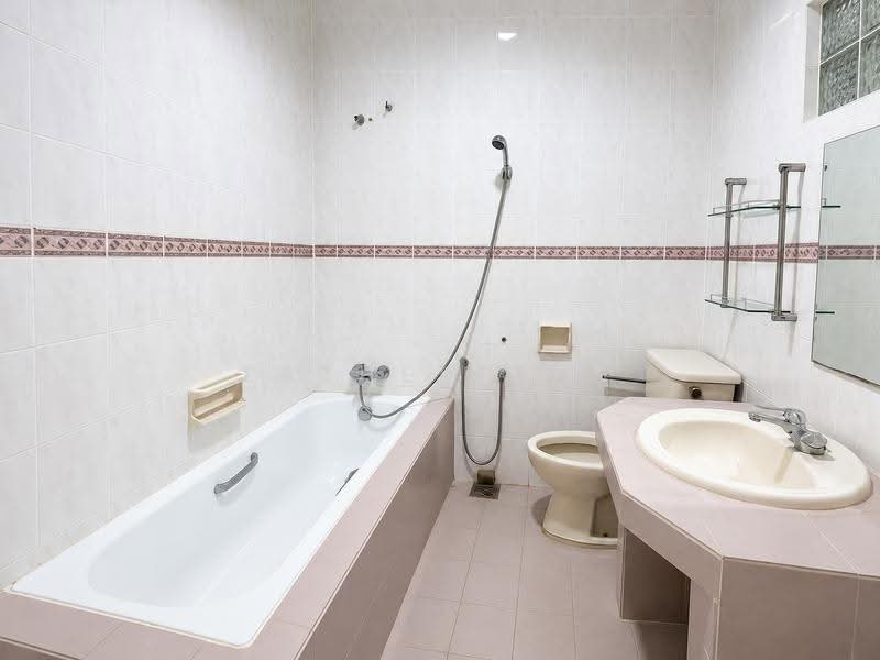 Rumah Teres 2-Tingkat untuk Disewa di SS18 (Subang Jaya) - Esther Tan - Bathroom - PropertyGuru.com.my